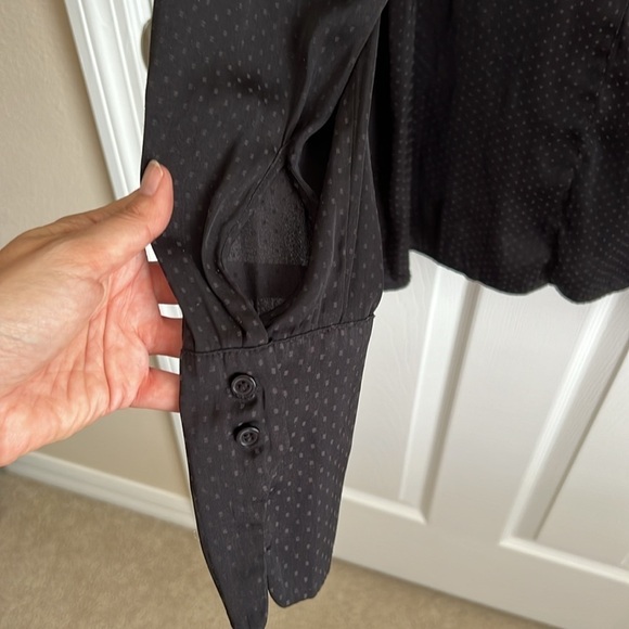 H‎ & M long sleeve black dotted blouse size 6 - Picture 6 of 10
